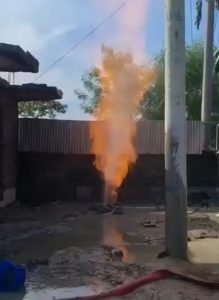 উখিয়ার ইনানীতে নলকূপ খননকালে গ্যাসের উদগীরণ, আগুন নিয়ন্ত্রণে ফায়ার সার্ভিস
